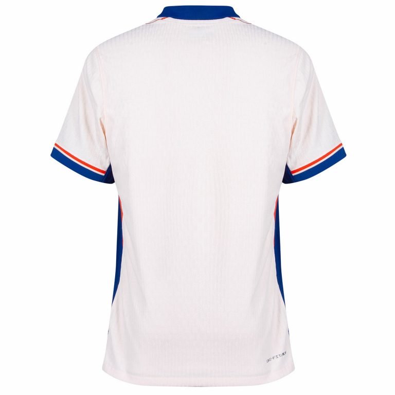 chelsea14  Trendy and Sporty