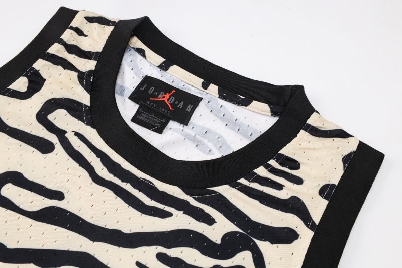 00c53d27  Trendy and Sporty